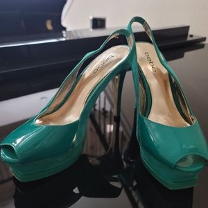 BEBE ZAHARA SIZE 7